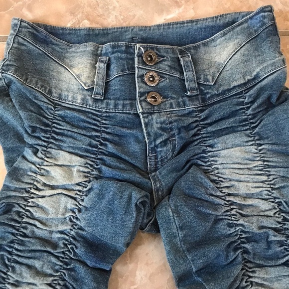 Franka Scrunched Butt Lifting Jean Capri New With Tags - Picture 3 of 5